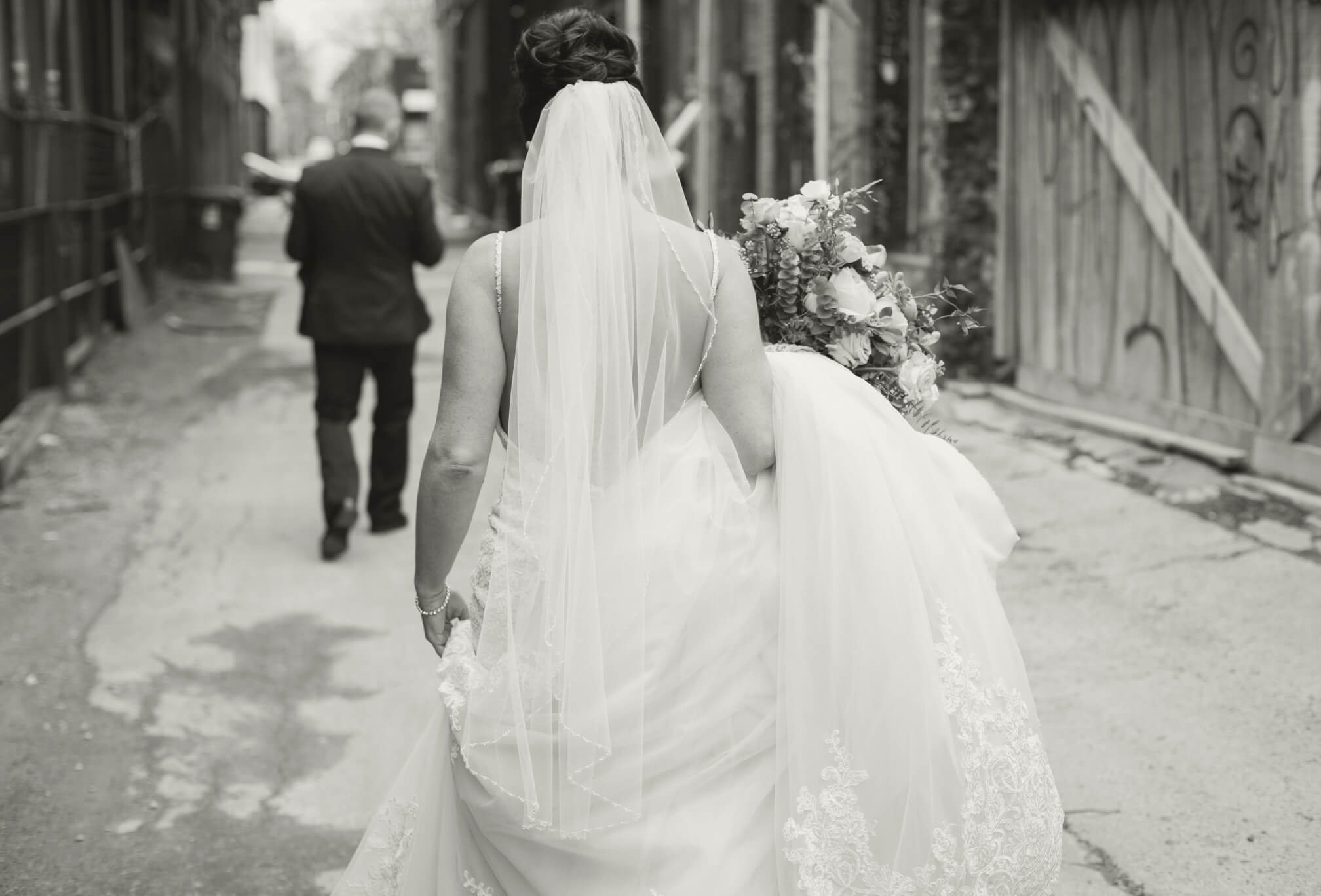 bride in alleyway toronto