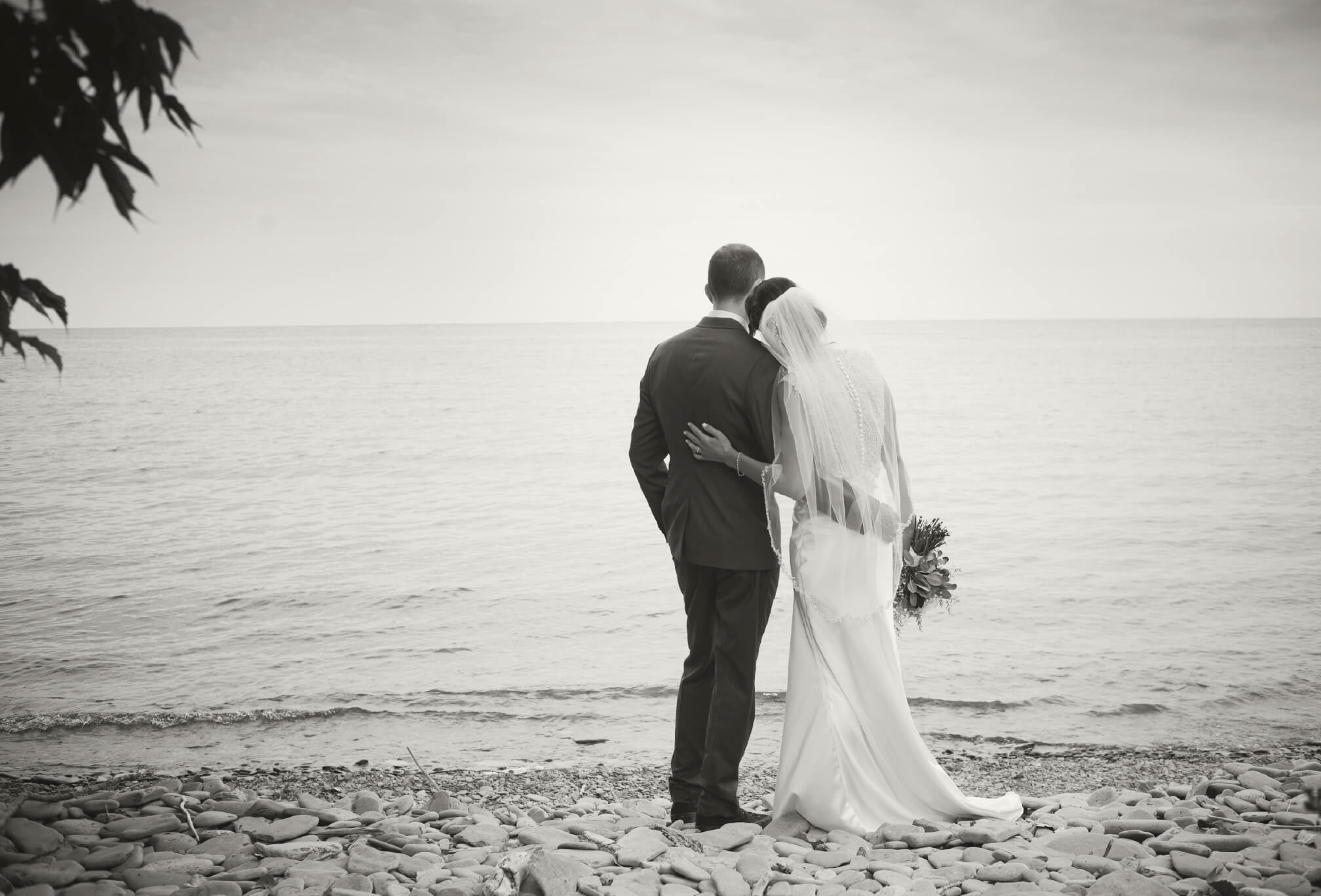 bride and groom at mississagua waterfront